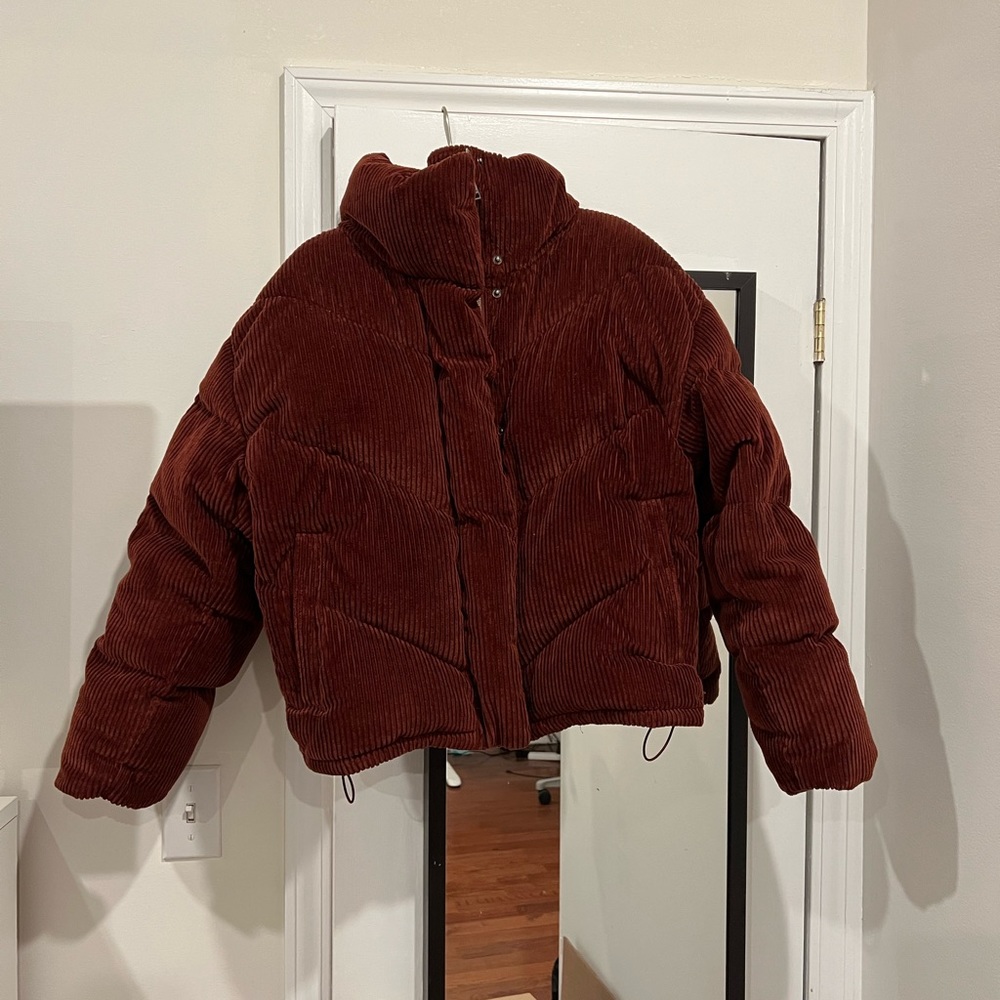 Superpuff Aritzia corduroy jacket in Rust color